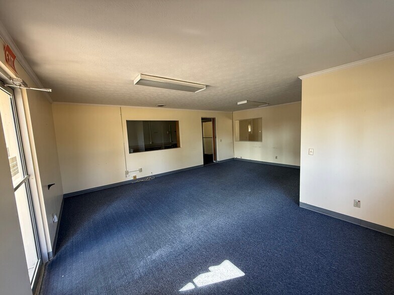 More Photos Of 2955 E Main St, Soperton Office For Sale
