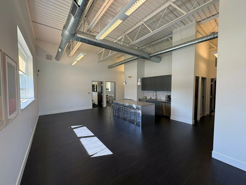 More Photos Of 2011 Austin Dr, Troy Warehouse For Lease