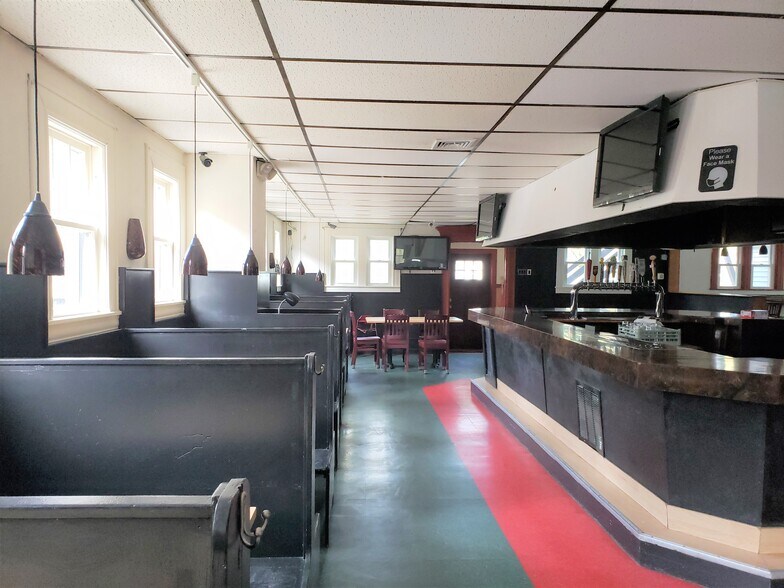 More Photos Of 127 Elm St, Hatfield Restaurant For Lease