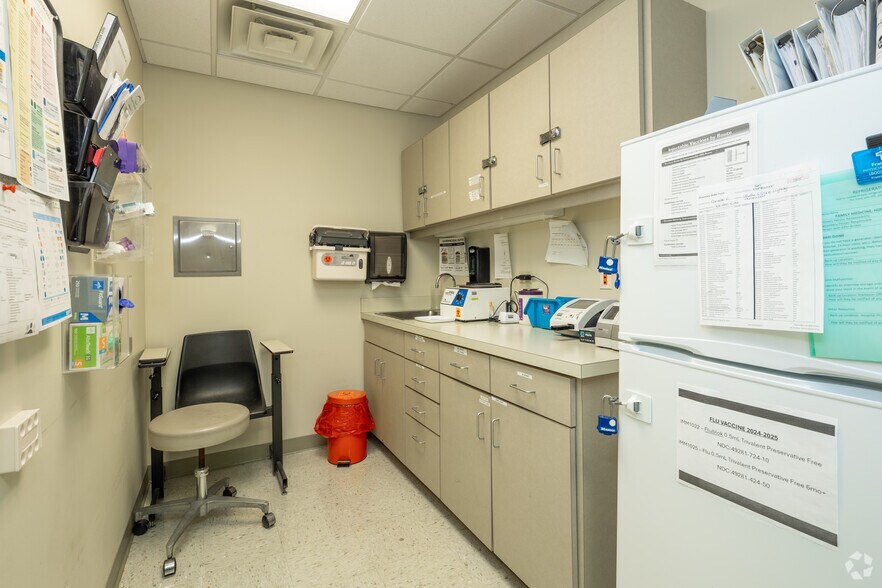 More Photos Of 18636 Dixie Hwy, Homewood Medical For Lease