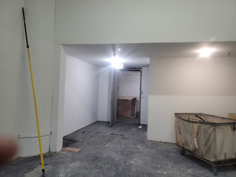 More Photos Of 801 E 7th St, Los Angeles Warehouse For Lease