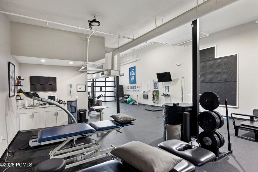 More Photos Of 4554 Forestdale Dr, Park City Light Manufacturing For Sale