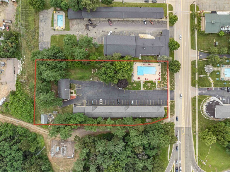 More Photos Of 1116 Broadway, Wisconsin Dells Hotel For Sale