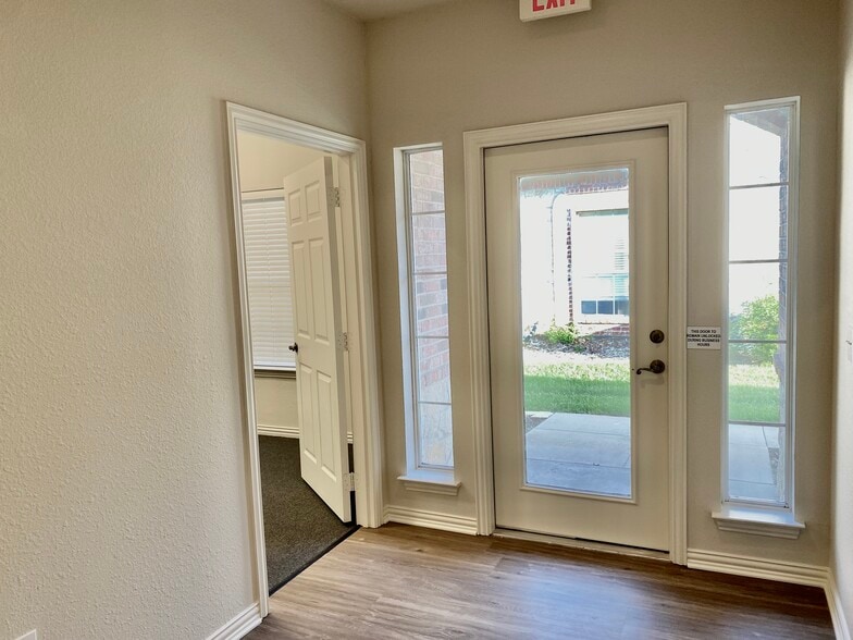 More Photos Of 1206 Bent Oaks Ct, Denton Medical For Lease