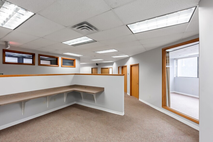 More Photos Of 72 Queen St, Southington Office For Lease