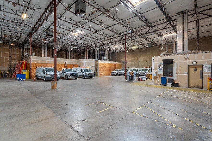 More Photos Of 1375 W Drivers Way, Tempe Light Distribution For Sale