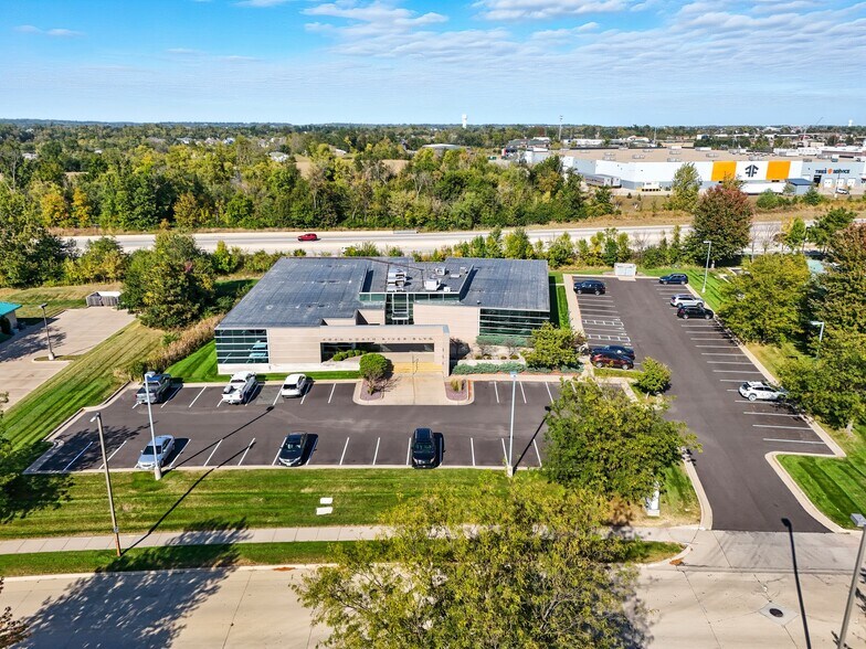 More Photos Of 4840 N River Blvd NE, Cedar Rapids Office For Lease