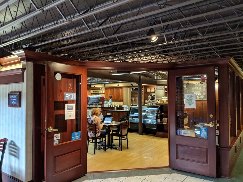 More Photos Of 144-156 E Liberty St, Wooster Storefront Retail Office For Lease