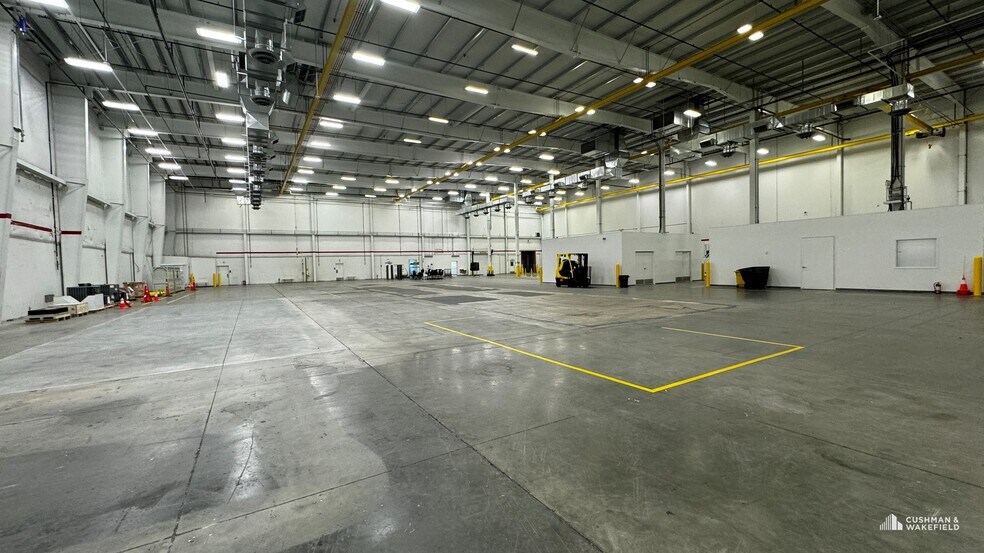 More Photos Of 31815 Great Western Dr, Windsor Manufacturing For Lease