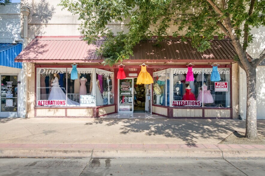 More Photos Of 101 N L St, Dinuba Storefront For Sale