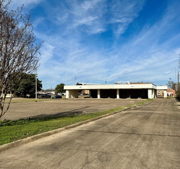 Primary Photo Of 510 Main St, Texarkana Bank For Sale