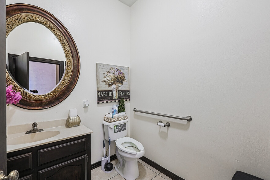 More Photos Of 2001 W Nolana Ave, McAllen Office For Lease