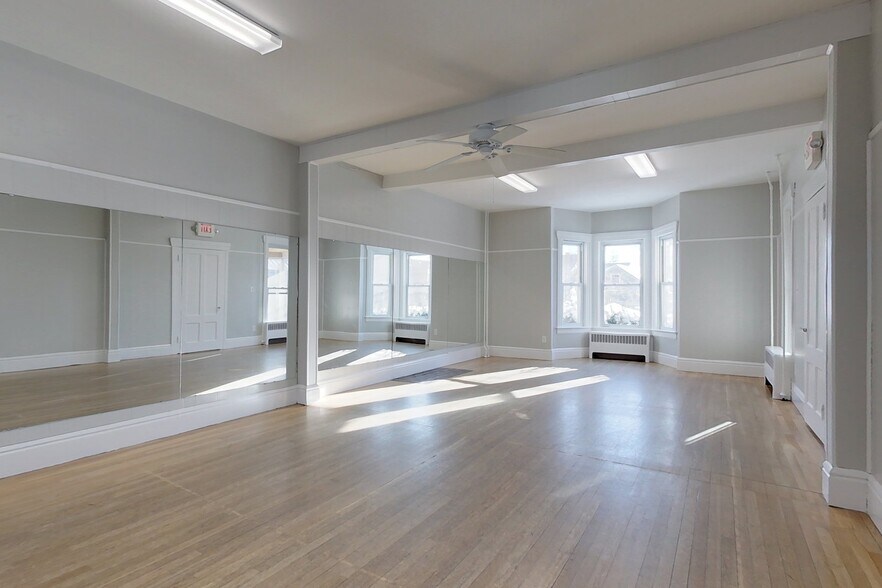 More Photos Of 7 Elm St, Townsend Office For Lease