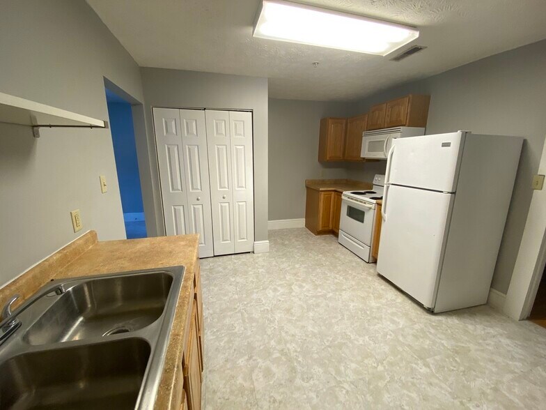 More Photos Of 444 High St, Morgantown Storefront Retail Residential For Lease