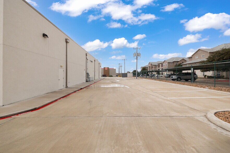 More Photos Of 9179 FM 78, Converse Storefront For Lease