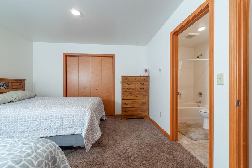 More Photos Of 400 JS Dr, Craig Flex For Sale