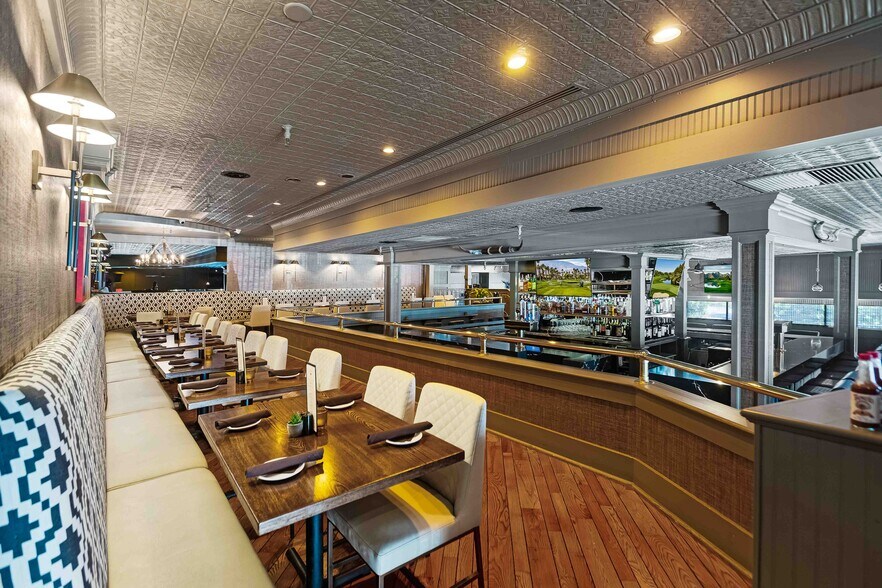 More Photos Of 72620 El Paseo, Palm Desert Restaurant For Sale