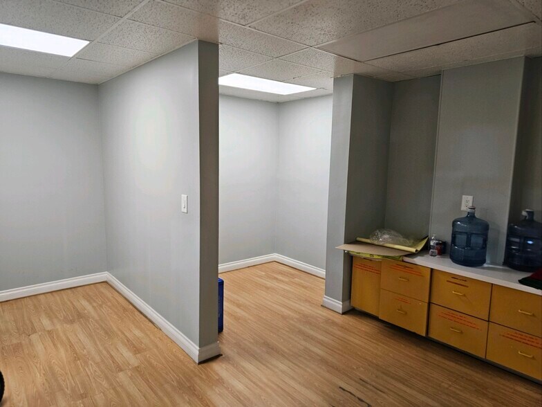 More Photos Of 11944 Valerio St, North Hollywood Warehouse For Lease