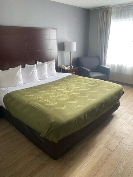 More Photos Of 84 S Park Dr, Colchester Hotel For Sale