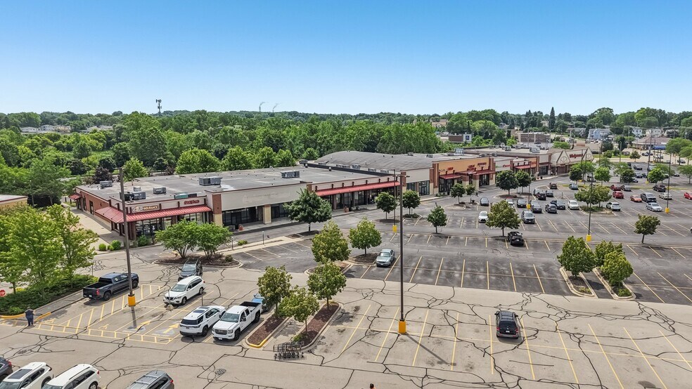 More Photos Of 2815-2929 S Chicago Ave, South Milwaukee Unknown For Lease