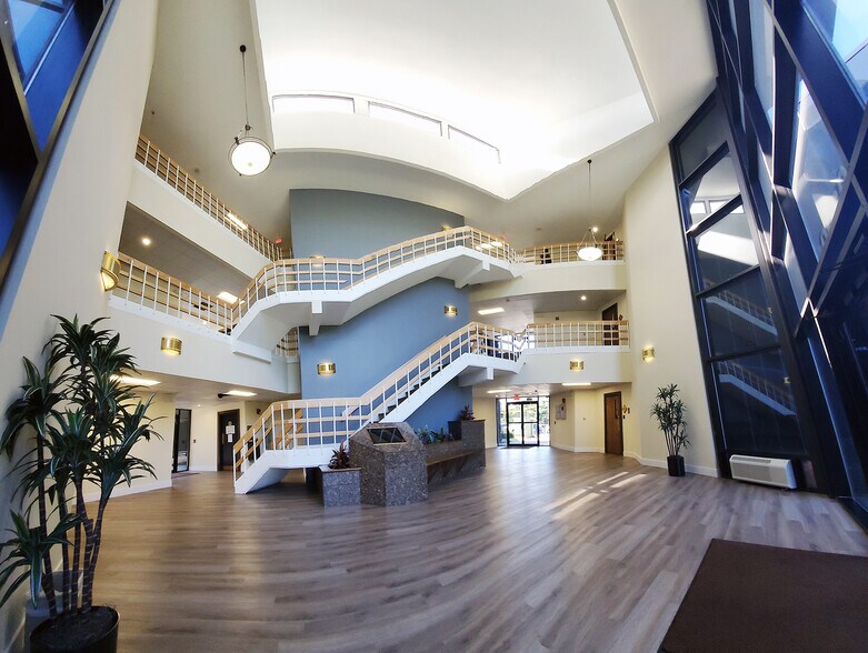 More Photos Of 10200 Linn Station Rd, Louisville Office For Lease