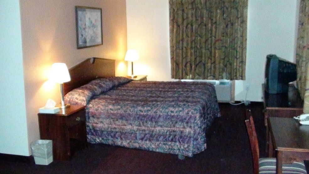 More Photos Of 265 Colonels Dr, Columbus Junction Hotel For Sale