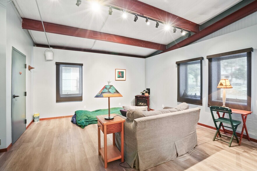 More Photos Of 3212 Mt Pinos Way, Frazier Park Light Manufacturing For Sale