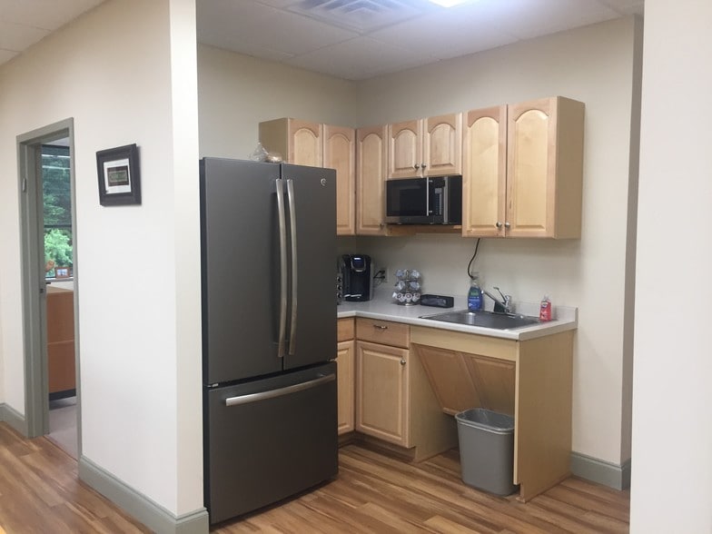 More Photos Of 33 Rock Hill Rd, Bala Cynwyd Office For Lease