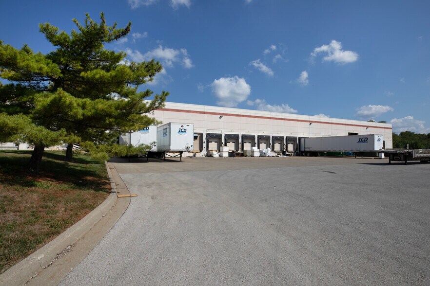 More Photos Of 2901 Heartland Dr, Liberty Manufacturing For Lease