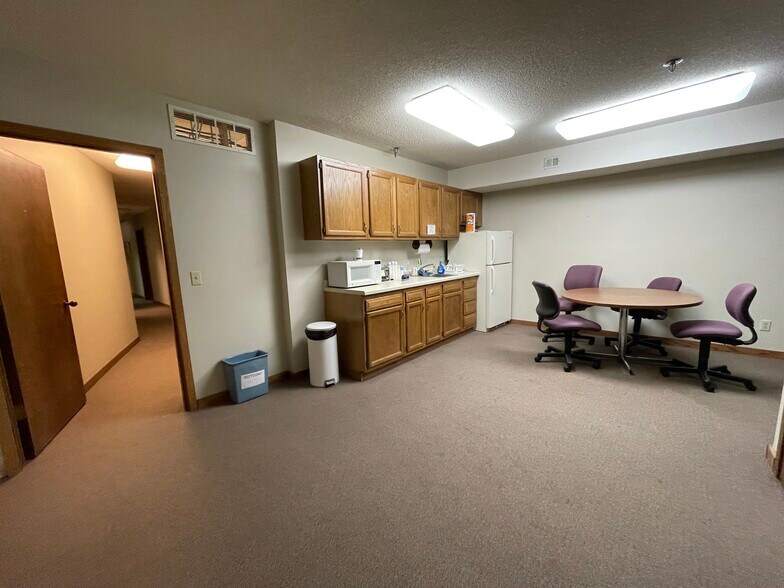 More Photos Of 5821 Cedar Lake Rd, Saint Louis Park Medical For Lease