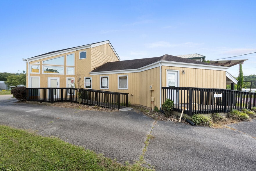 More Photos Of 320 Wears Valley Rd, Pigeon Forge Loft Creative Space For Sale