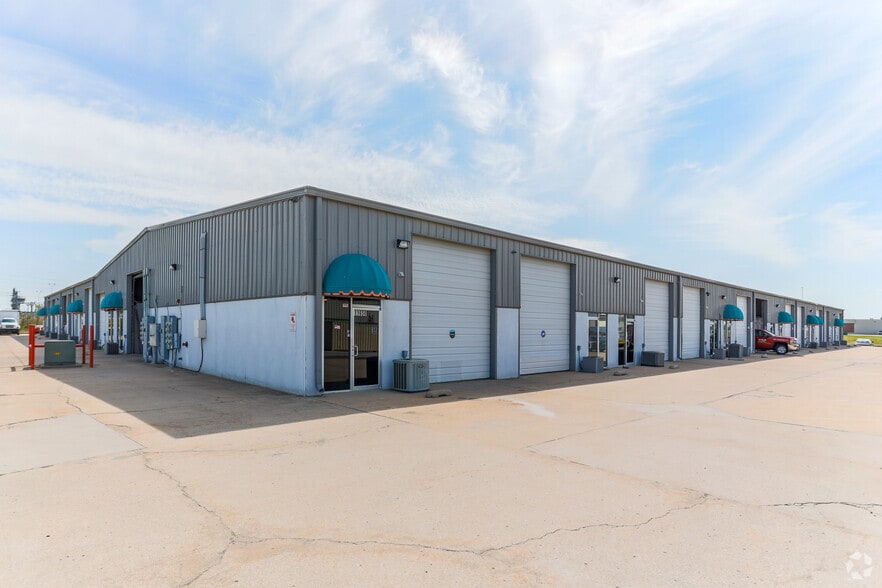 More Photos Of 11626-11686 E 51st St, Tulsa Warehouse For Lease