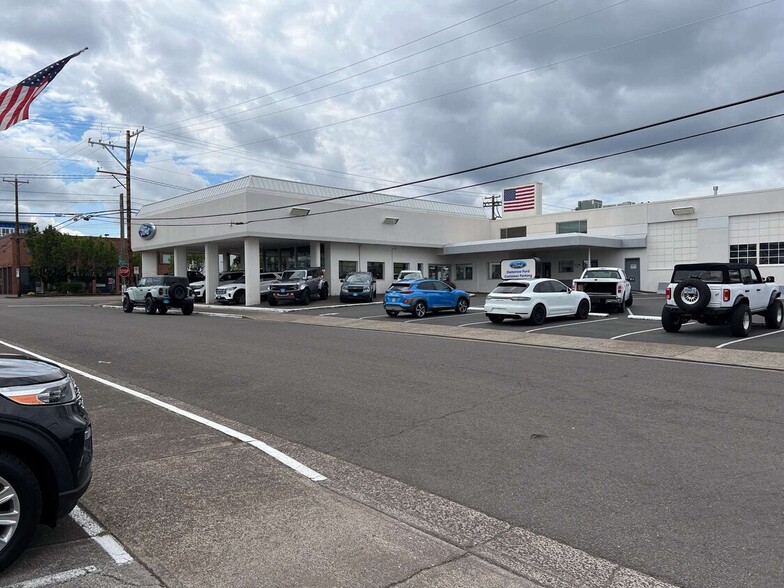 Primary Photo Of 12325-4200 SW Canyon Rd, Beaverton Auto Dealership For Lease