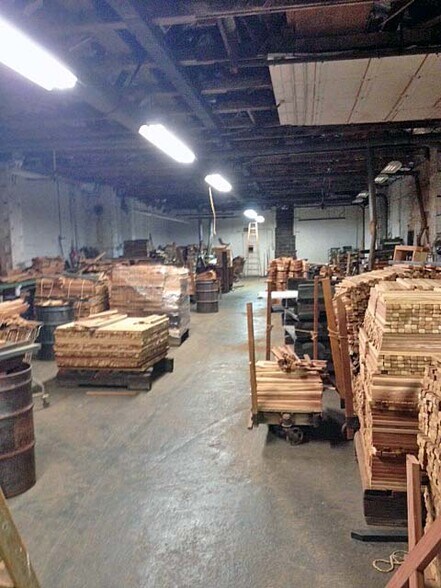 More Photos Of 2 Rossmore Ave, Central Islip Warehouse For Lease