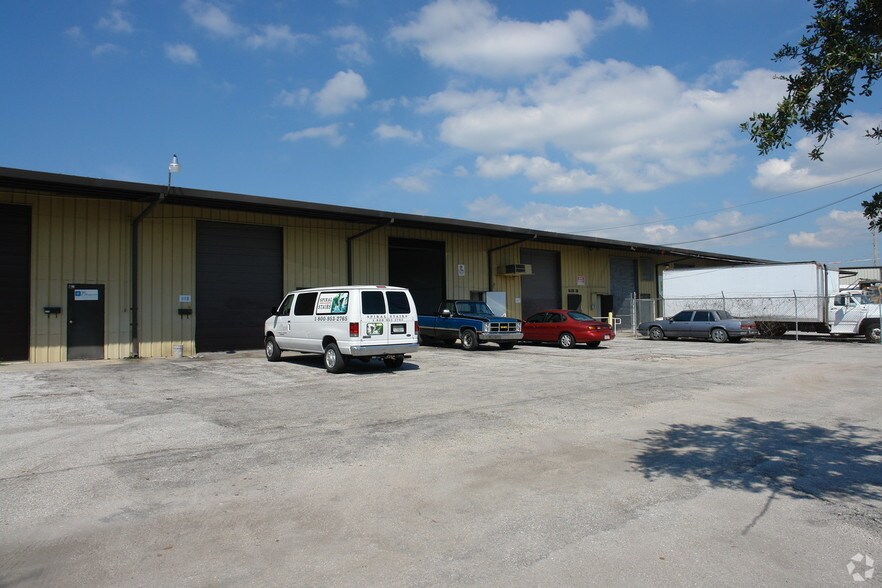 More Photos Of 2542 12th St, Sarasota Warehouse For Lease