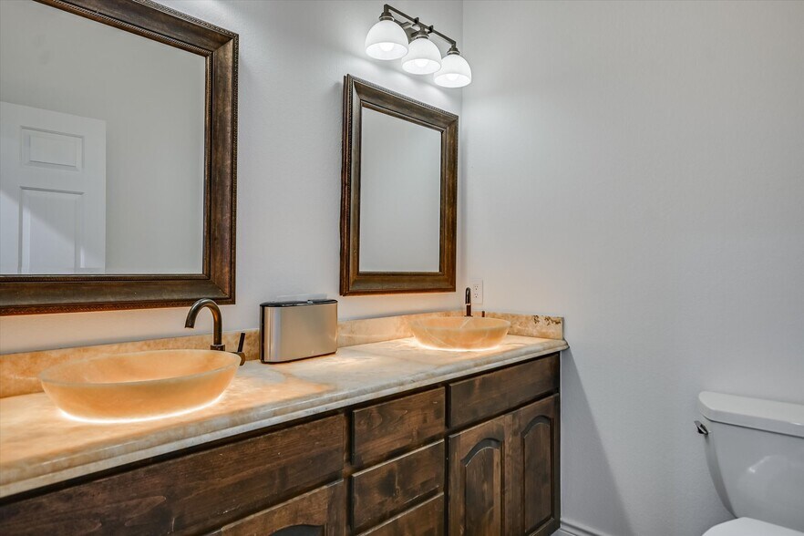 More Photos Of 22108 Odell Fairway Trl, Spicewood Industrial For Sale