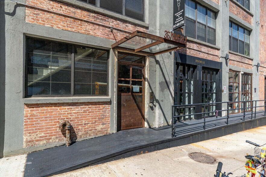 More Photos Of 36 Waverly Ave, Brooklyn Showroom For Lease