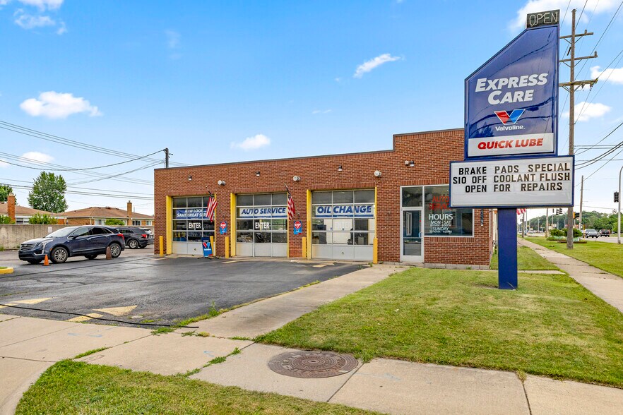 More Photos Of 8332 E 12 Mile Rd, Warren Service Station For Sale