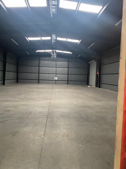 More Photos Of 12481 Creekside, Largo Warehouse For Lease