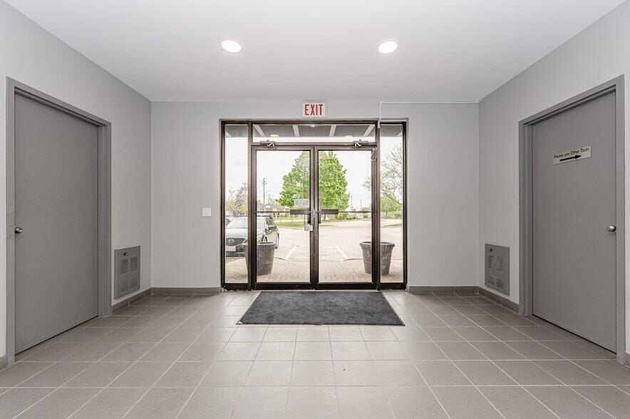 More Photos Of 155 Frobisher Dr, Waterloo Office For Lease