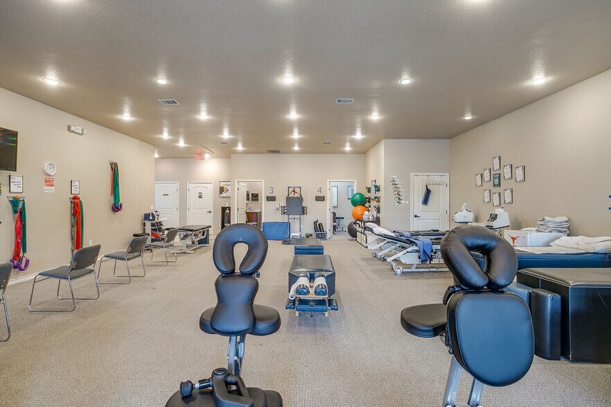 More Photos Of 1318 John Jones Dr, Burleson Office For Sale
