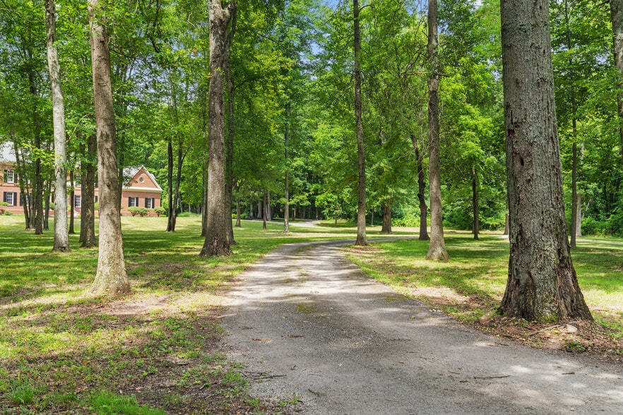More Photos Of 5455 Plantation Rd, Sunbury Lodge Meeting Hall For Sale