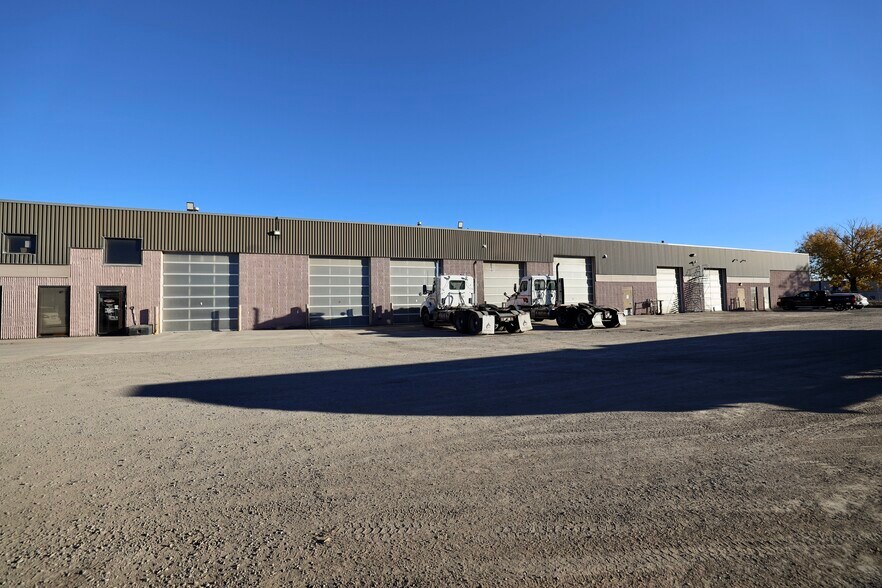 More Photos Of 8715 44th St SE, Calgary Warehouse For Sale