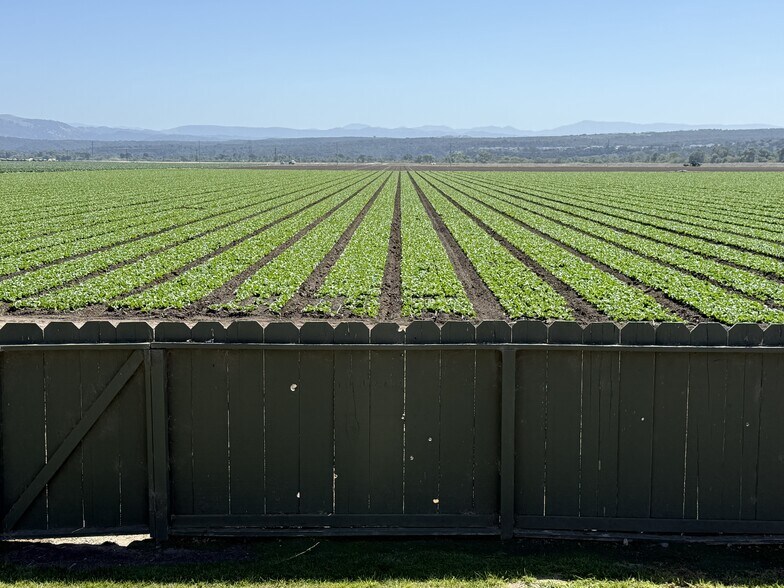 More Photos Of 425 W Blanco Rd, Salinas Office For Lease