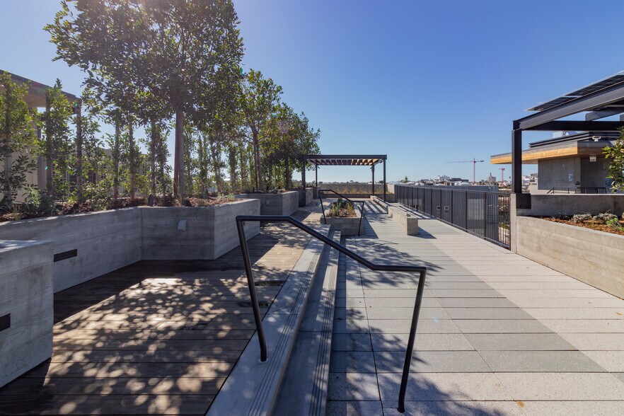 More Photos Of 1650 Euclid St, Santa Monica Office For Sale