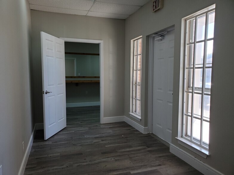 More Photos Of 2707 Bolton Boone Dr, DeSoto Medical For Lease