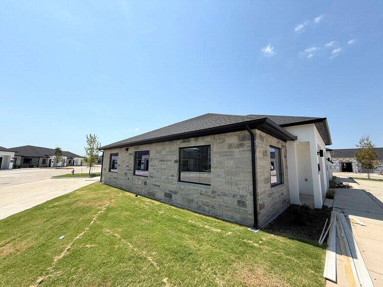 More Photos Of 6000 Alma Rd, McKinney Unknown For Lease