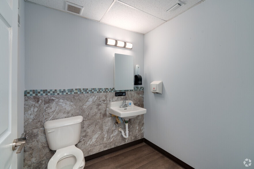 More Photos Of 3443-3479 Parkway Center Ct, Orlando Unknown For Lease