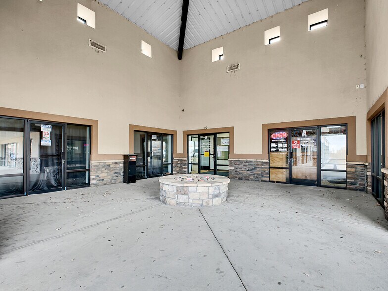 More Photos Of 991 Platte River Blvd, Brighton Storefront For Lease