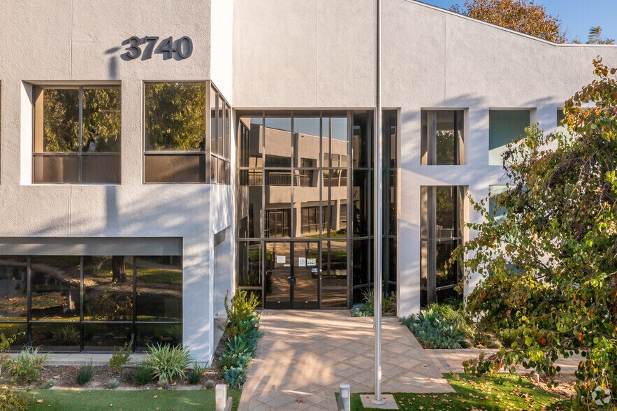 More Photos Of 3740 S Susan St, Santa Ana Office For Lease